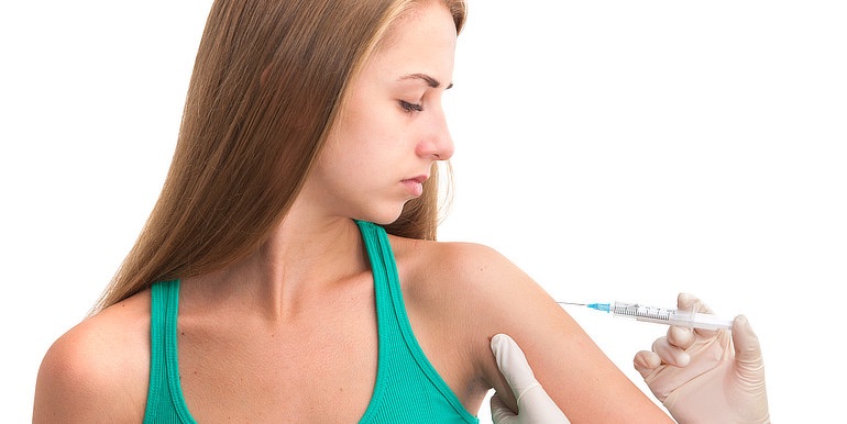 Očkování může zabránit více případům rakoviny děložního hrdla, než se původně předpokládalo